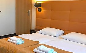 La Petite Apartments & Rooms